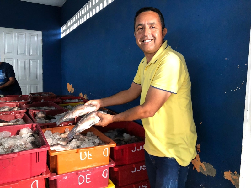 Prefeitura distribui peixe e beneficia população de São Vicente e Seridó