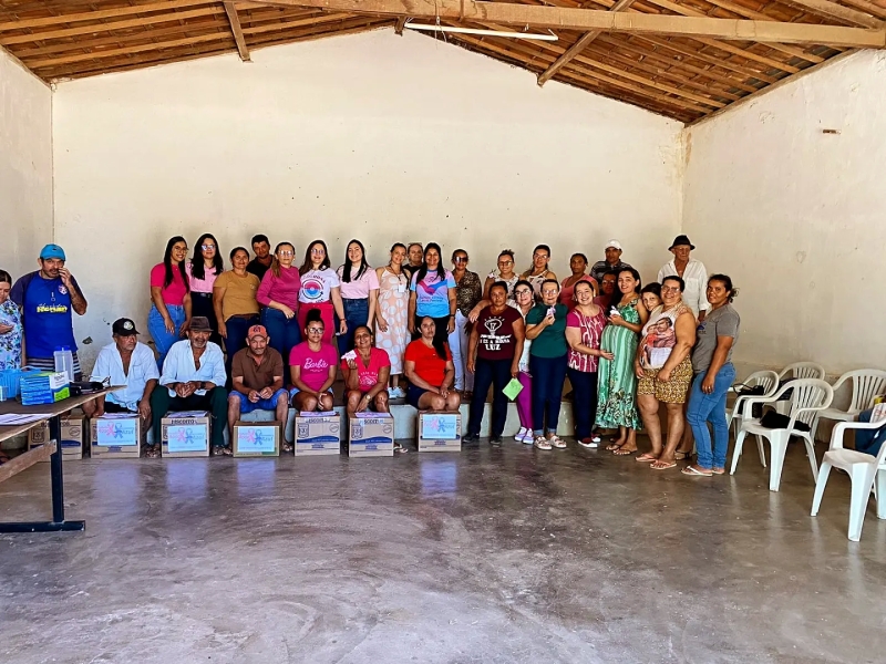 Equipe da Secretaria de Saúde visita Associação do Olho D\'água e realiza atividades em alusão ao Outubro Rosa e Novembro Azul