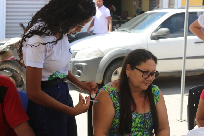 Gestão promove mais um \'Ação Saúde\' na Feira Livre Municipal e disponibiliza diversos atendimentos à população