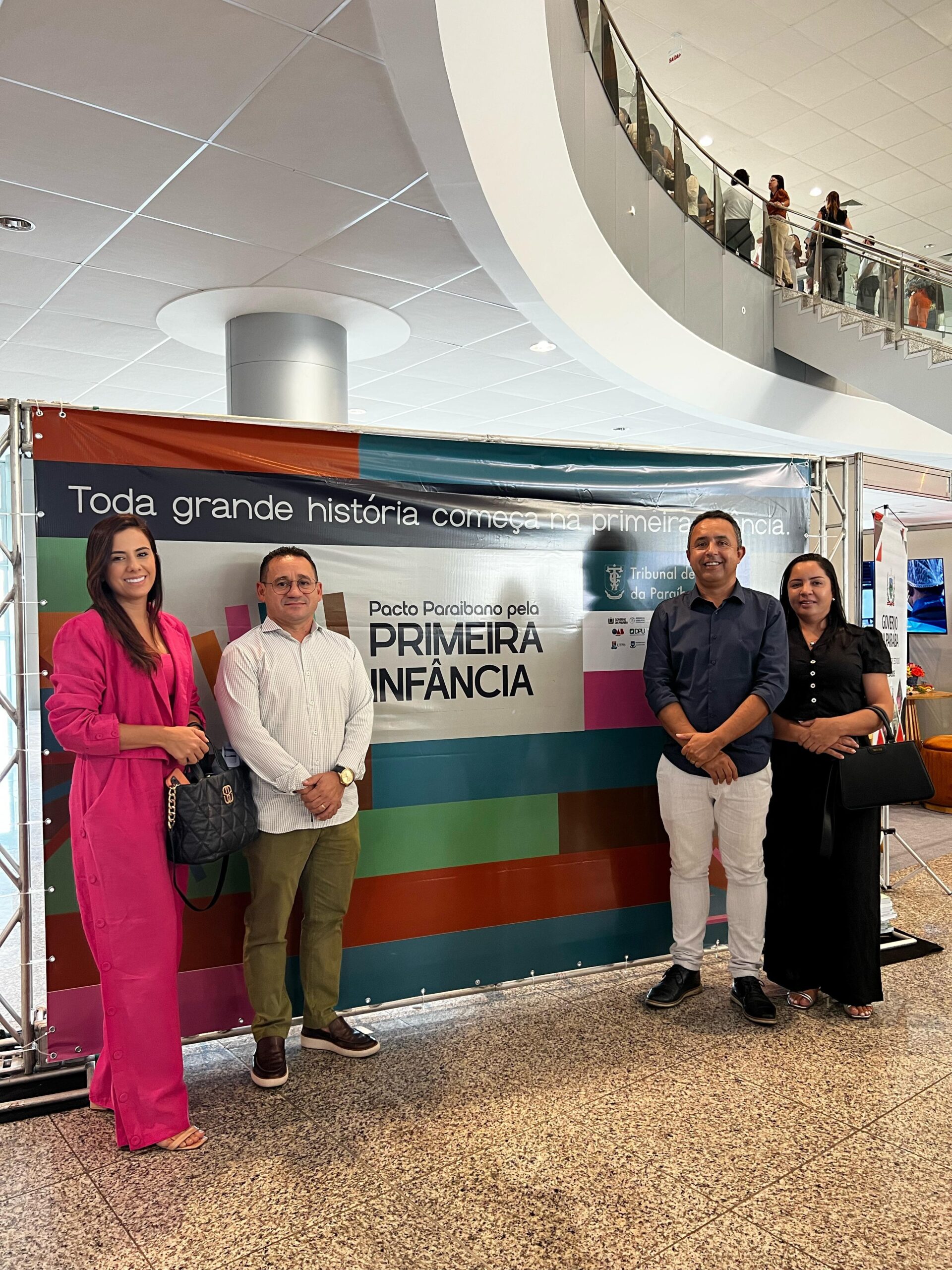 Prefeito Erivam de Biu, acompanhado dos Secretários Paulo Oliveira e Patrícia Leonardo, e da Coordenadora Anna Rayssa, participa do lançamento do Pacto Paraibano pela Primeira Infância